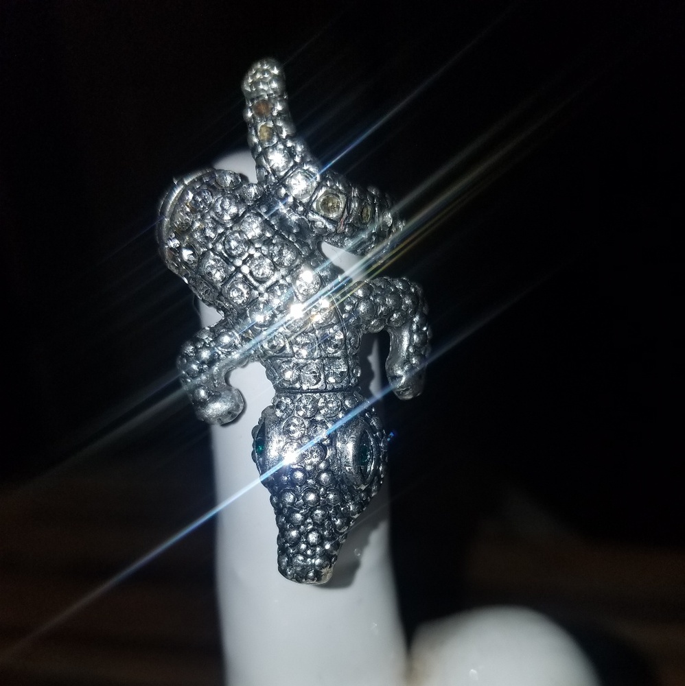 Alligator Lizzard Stretchy Silver Ring